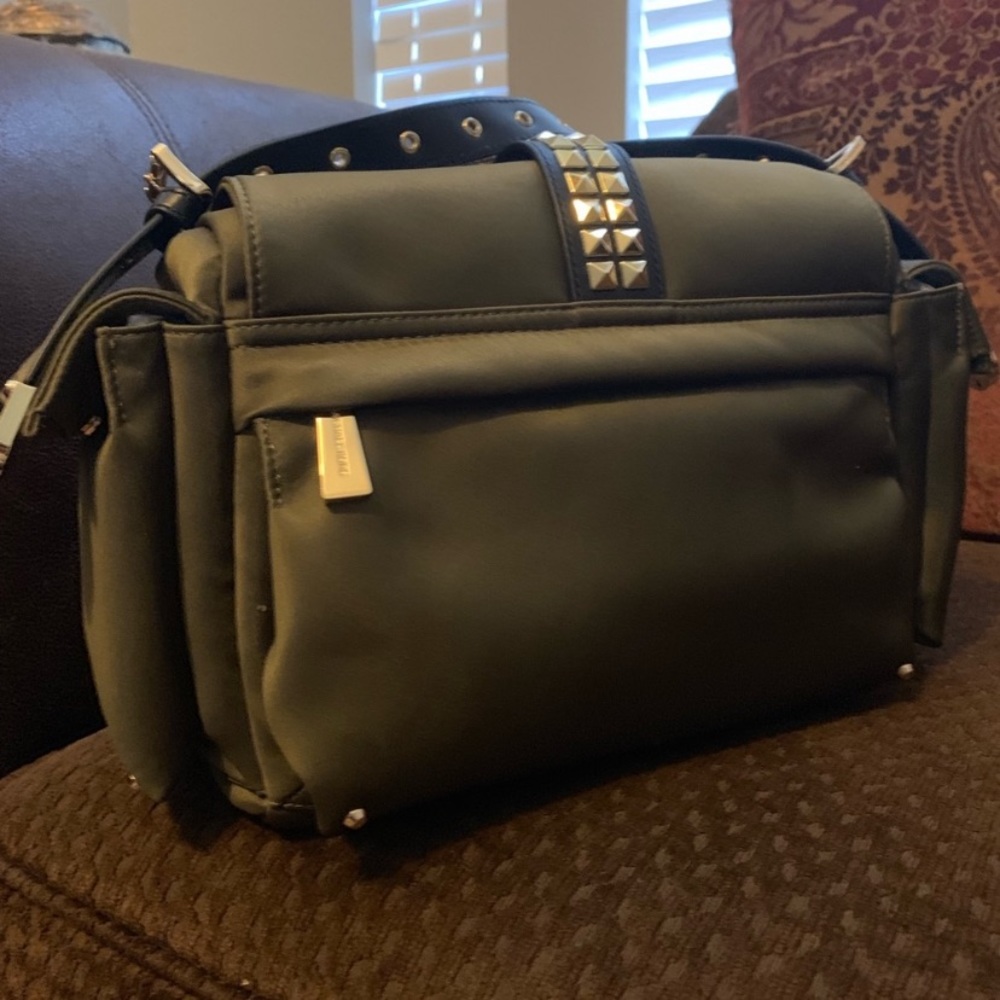 New MK 🍁 olive/ black gold studd large crossbody - Picture 6 of 7